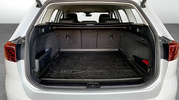 Volkswagen Passat 12 of 18