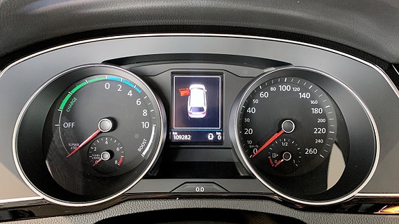 Volkswagen Passat 15 of 18