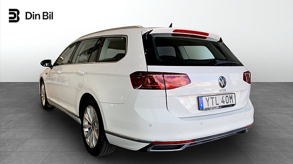 Volkswagen Passat 3 of 18