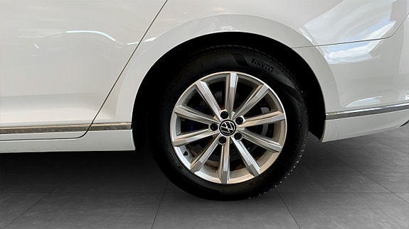 Volkswagen Passat 6 of 18