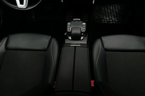 Mercedes-Benz A250 e 9 of 22