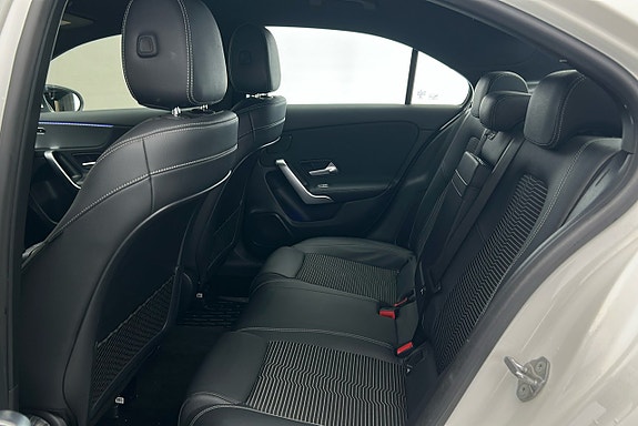 Mercedes-Benz A250 e 13 of 22