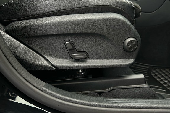 Mercedes-Benz GLC300 de 17 of 24