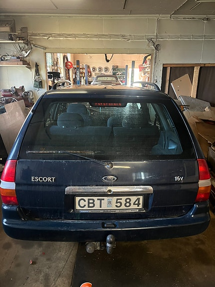 Ford Escort 2 of 5