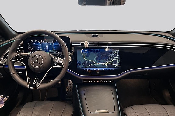 Mercedes-Benz E300 7 of 20