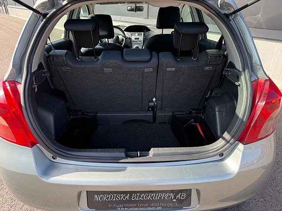 Toyota Yaris 14 of 19
