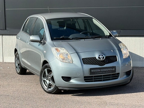 Toyota Yaris 4 of 19