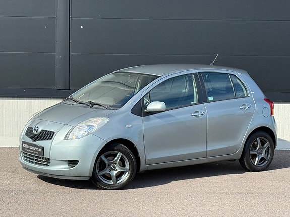 Toyota Yaris 2 of 19