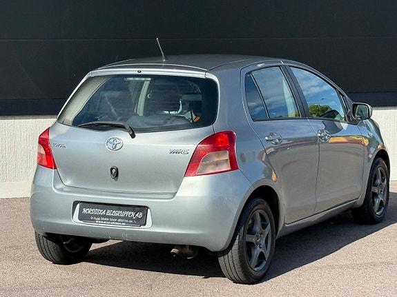 Toyota Yaris 7 of 19