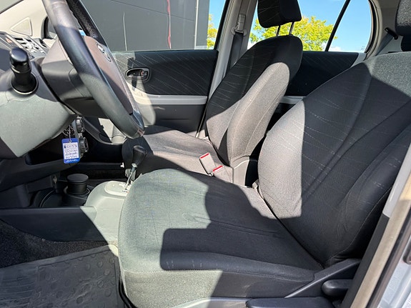 Toyota Yaris 12 of 19