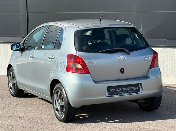 Toyota Yaris 10 of 19