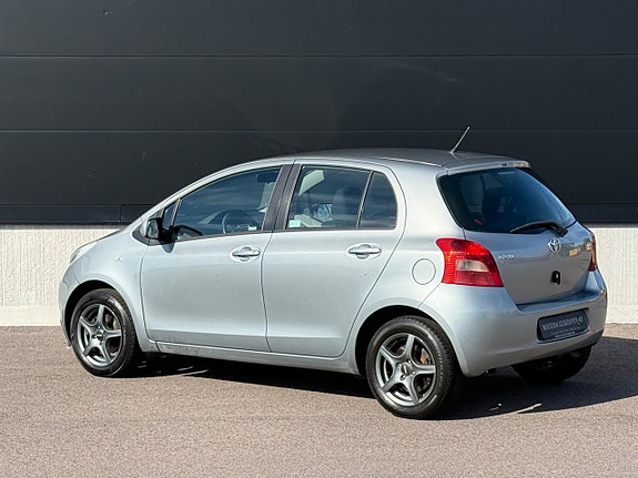 Toyota Yaris 11 of 19