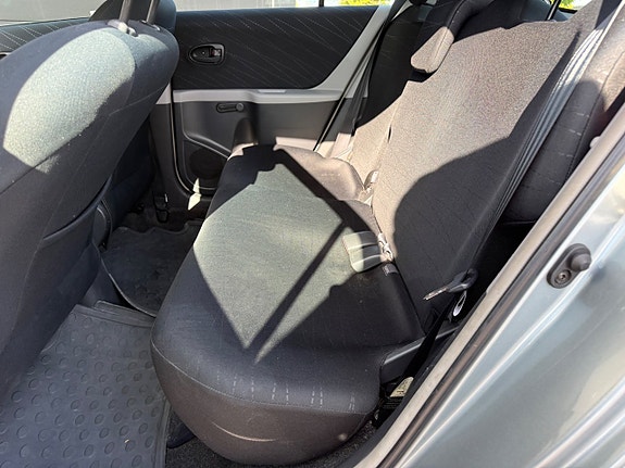Toyota Yaris 13 of 19