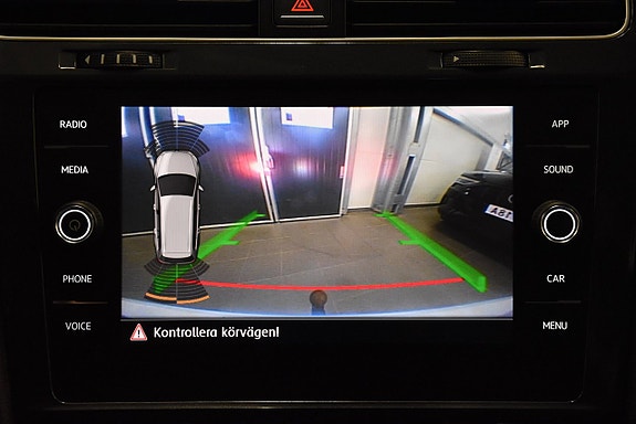 Volkswagen Golf Alltrack 17 of 19