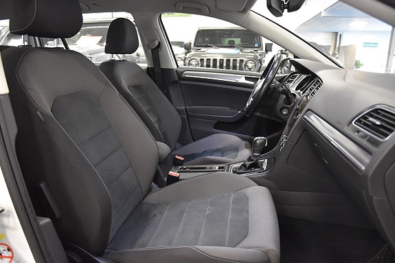 Volkswagen Golf Alltrack 12 of 19