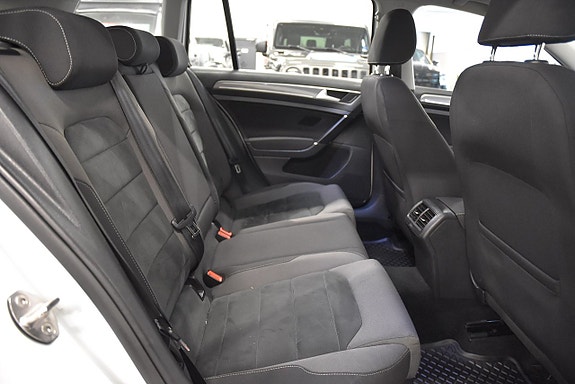 Volkswagen Golf Alltrack 13 of 19