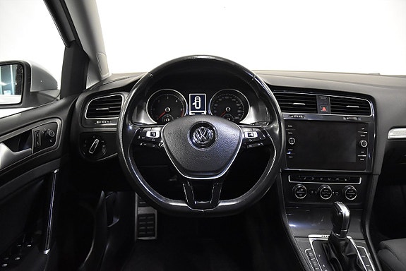 Volkswagen Golf Alltrack 2 of 19