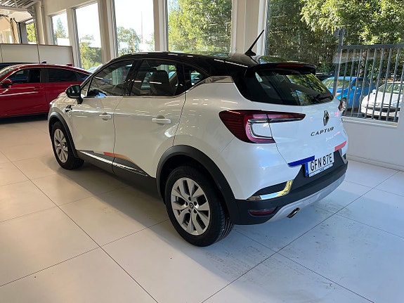 Renault Captur 3 of 9