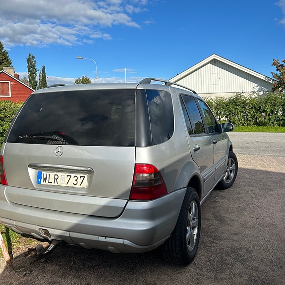 Mercedes-Benz ML270 6 of 6
