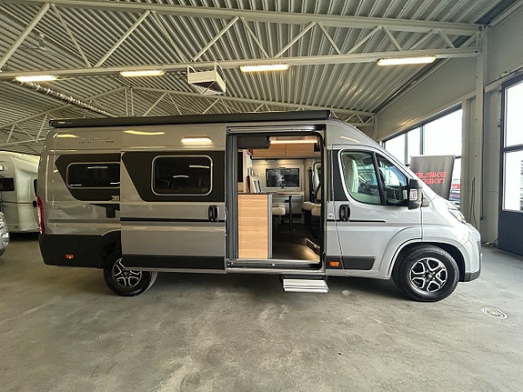 Adria Twin Select 640 SGX / Automat / Dieselpanna / Höj & Sänkbar säng 2 of 20