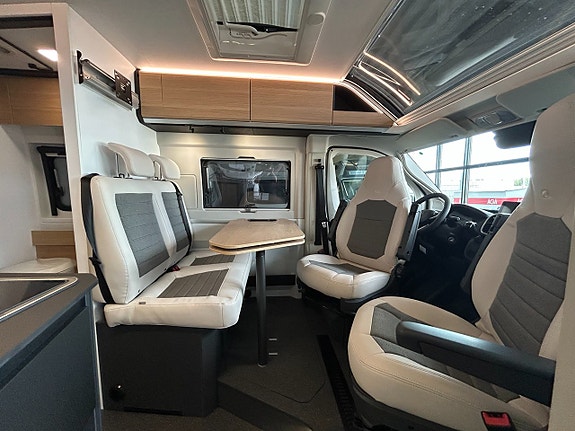 Adria Twin Select 640 SGX / Automat / Dieselpanna / Höj & Sänkbar säng 8 of 20