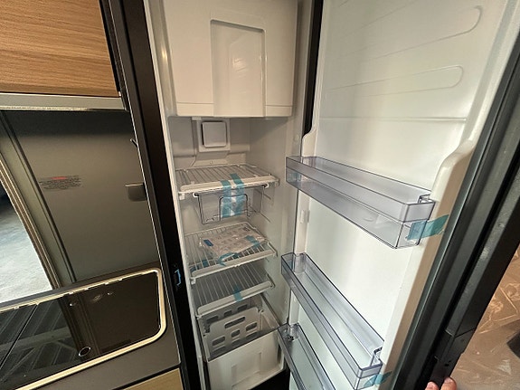 Adria Twin Select 640 SGX / Automat / Dieselpanna / Höj & Sänkbar säng 16 of 20