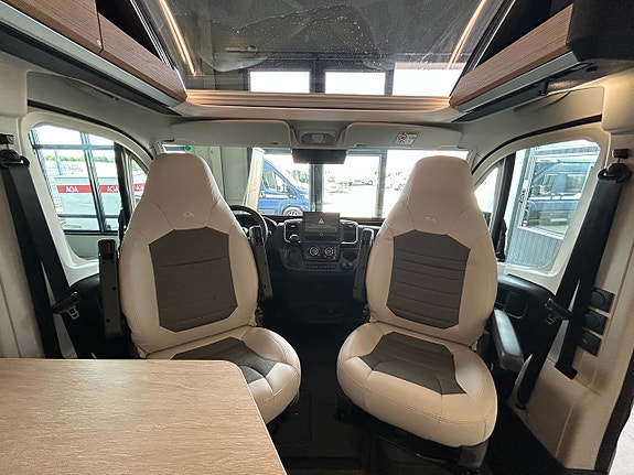 Adria Twin Select 640 SGX / Automat / Dieselpanna / Höj & Sänkbar säng 11 of 20