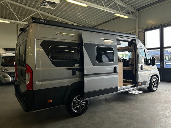 Adria Twin Select 640 SGX / Automat / Dieselpanna / Höj & Sänkbar säng 3 of 20