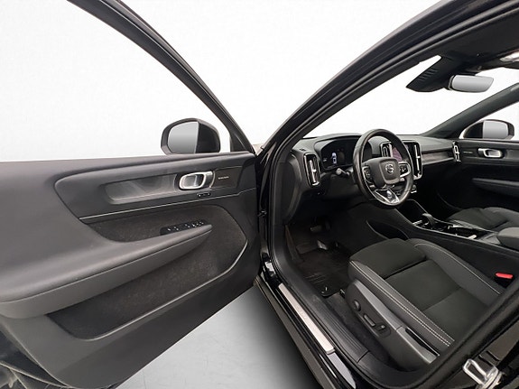 Volvo EX40 11 of 30