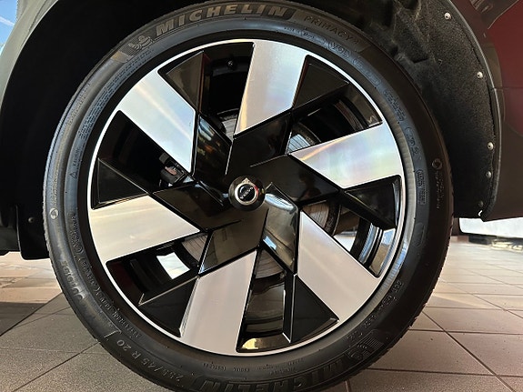 Volvo XC60 8 of 16