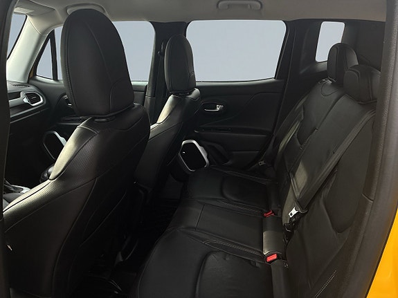 Jeep Renegade 13 of 21