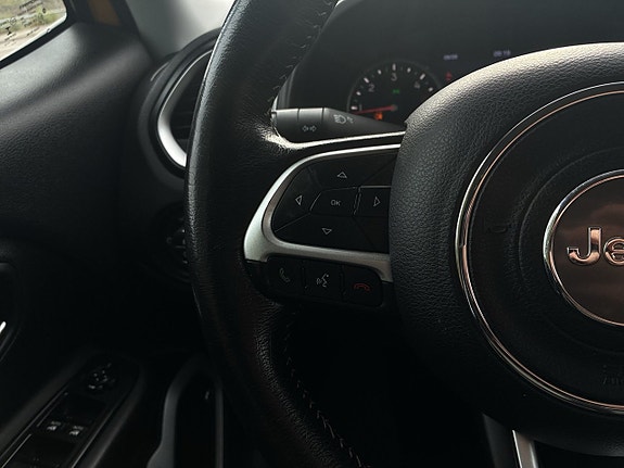 Jeep Renegade 18 of 21