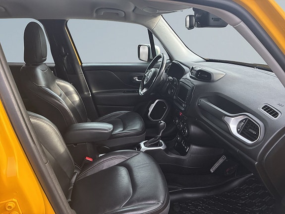 Jeep Renegade 10 of 21