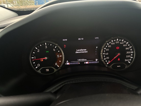 Jeep Renegade 19 of 21