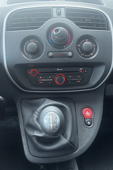 Nissan NV250 14 of 18