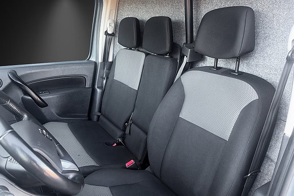 Nissan NV250 10 of 18