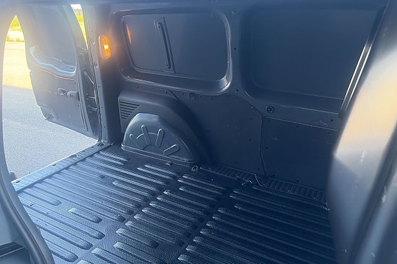 Nissan NV250 17 of 18