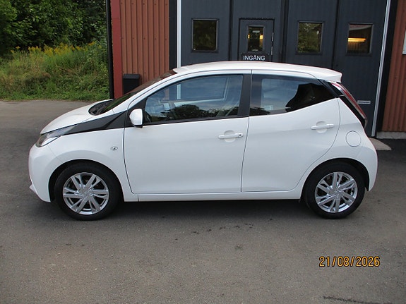 Toyota Aygo 2 of 5