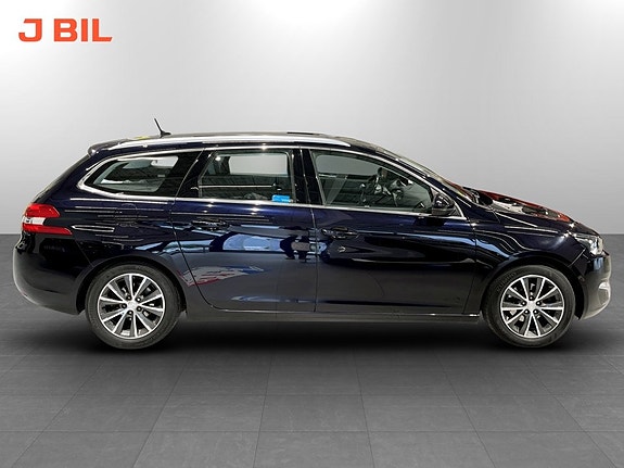 Peugeot 308 SW 13 of 15