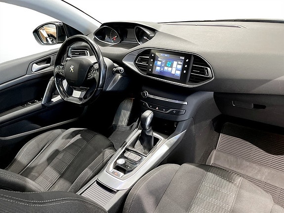 Peugeot 308 SW 11 of 15