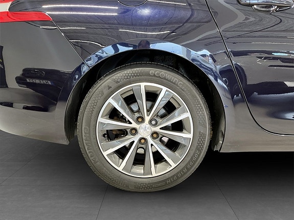 Peugeot 308 SW 14 of 15
