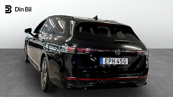 Volkswagen Passat 4 of 14