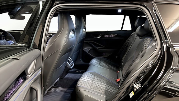 Volkswagen Passat 12 of 14