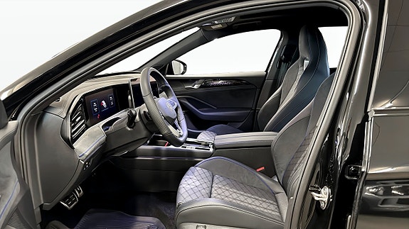 Volkswagen Passat 9 of 14