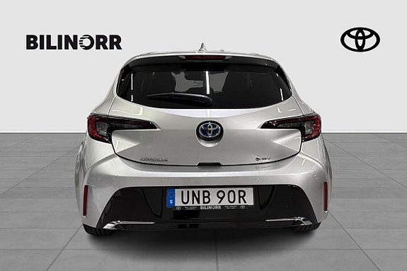 Toyota Corolla 5 of 12