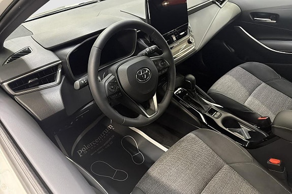 Toyota Corolla 8 of 12