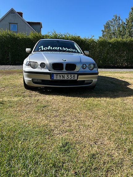 BMW 316Ti 2 of 5