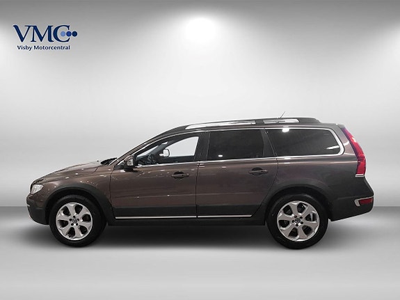 Volvo XC70 2 of 11