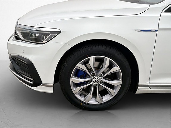 Volkswagen Passat 26 of 29