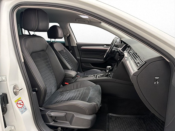 Volkswagen Passat 23 of 29